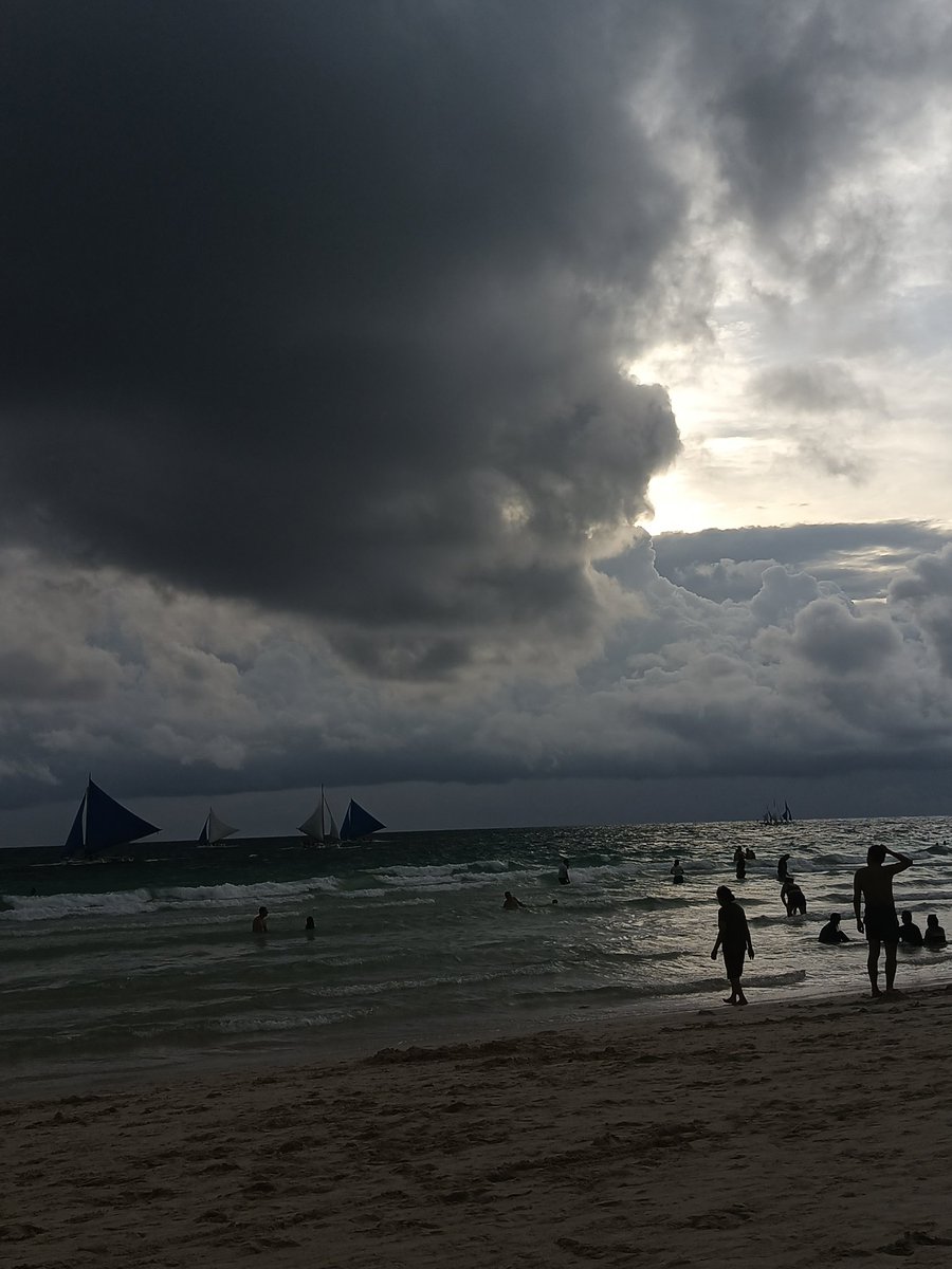 ZephyrusFefnir's tweet image. Boracay is such a beautiful place.
Even though I prefer staying at home, I&apos;m glad I went