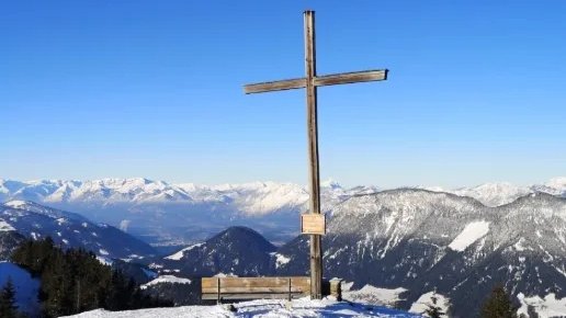 🚨🏔️ ALERTE | Au sommet du Basodino (3.272m), à la frontière italienne, le gipfelkreuz, la CROIX QUI DOMINE LE SOMMET, a été DÉRACINÉ par des vandales. À ses côtés, la STATUE de la Vierge Marie a été ARRACHÉE et PROFANÉE. Le LIVRE DE SOMMET, dans lequel des générations