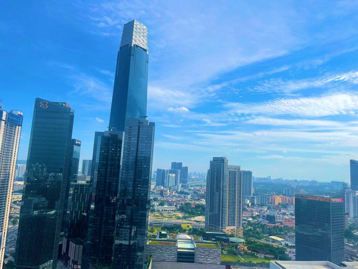 BGunbars's tweet image. Куээ тэр хараад байгаарай
Куала-Лумпур сайхан ч хот юм
Минийх яг одоо 43 давхарт
Та нар харин хэдэн давхарт бн даа?

Өдрийн мэндээ Х🤗😎