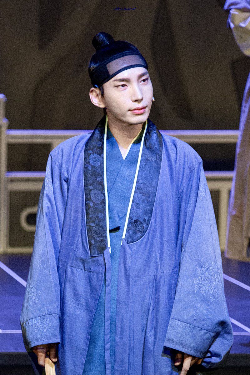 250823 낮 등등곡 스페셜 커튼콜

M.2 운파월래🦋

최윤 | #김바다 배우님