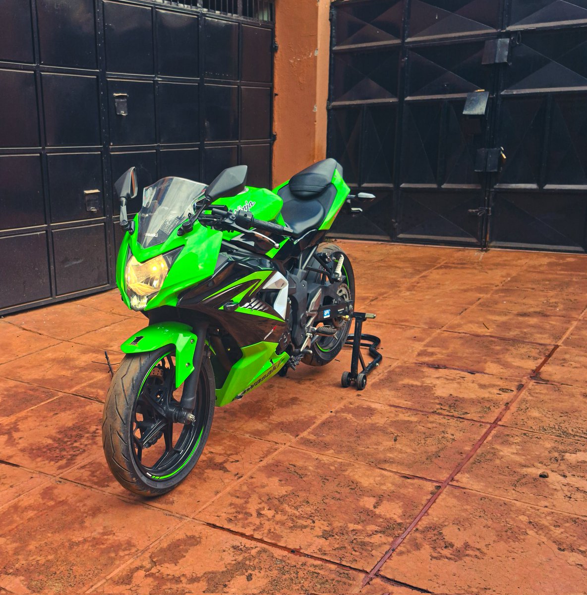 I have another clean 2020 Kawasaki Ninja 250 SL,available locally for sale
✔️Fully stock
✔️250cc single cylinder
✔️6K KMs only
✔️Fully Tz registered
✔️Crash guards and frame sliders
✔️New Bridgestone tyres
Asking 360K