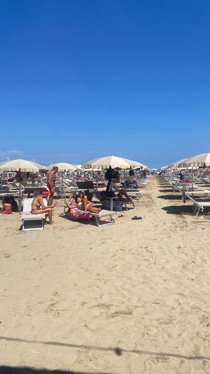 Rimini ♥️ La nostra Dubai coi vecchi chiavatori romagnoli al posto degli sceicchi 💫