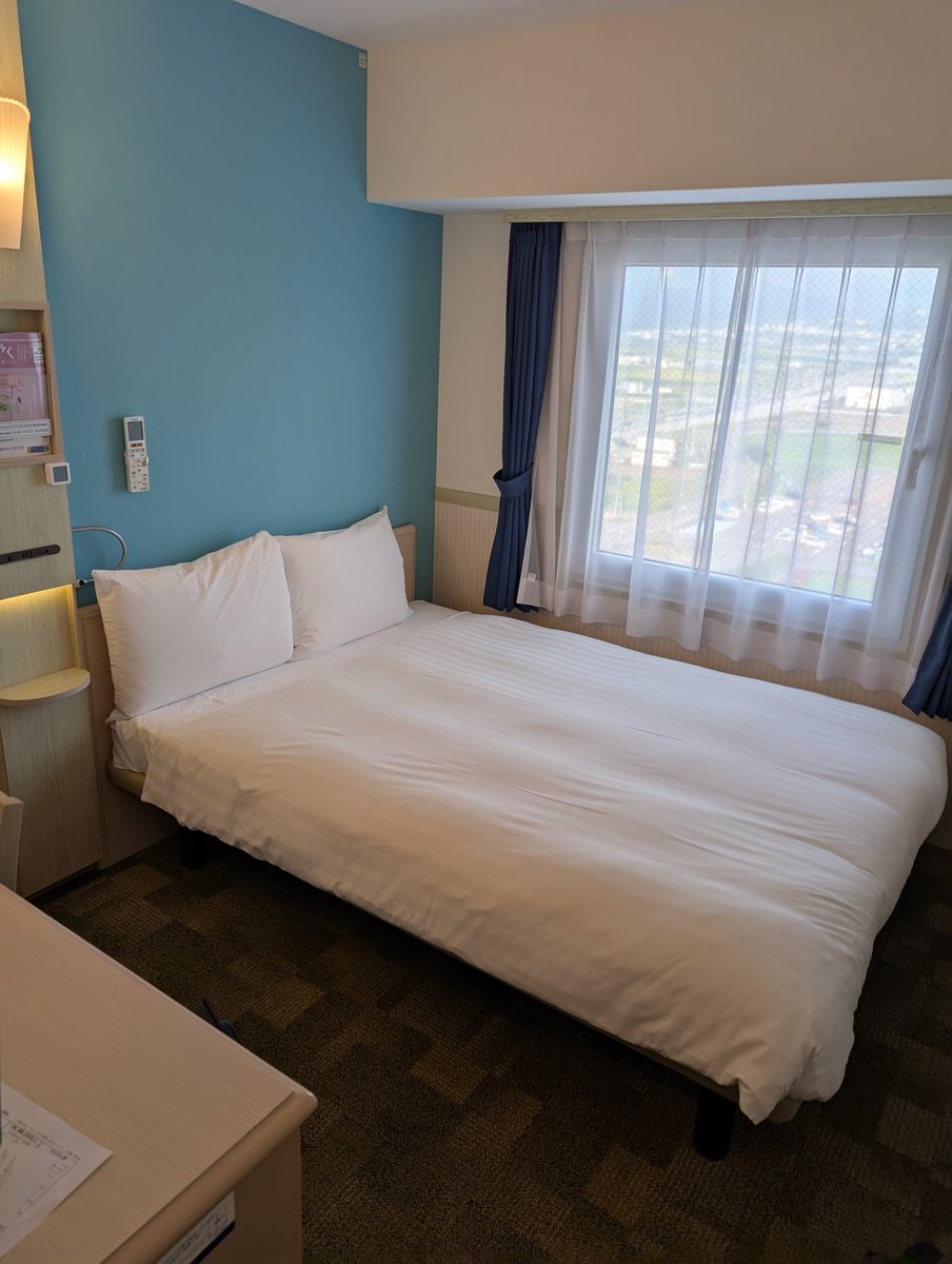 本日のお部屋
1人だけどベッドはｗサイズ
となり空いてますので🥰