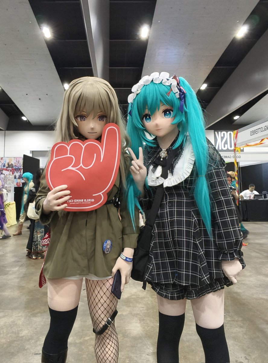 Lolileopard tweet media