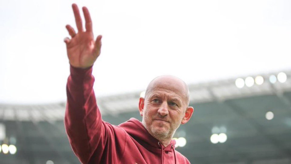 Intern soll Lieberknecht überhaupt nicht zur Debatte stehen. Thomas Hengen und Marcel Klos glauben fest an den Trainer. Ihnen imponiert, wie er die Abwehr stabilisiert und die Lauf- sowie Sprintleistungen des Teams spürbar verbessert hat.

[<a href="/BILD_Lautern/">BILD Kaiserslautern</a>]

#Betze