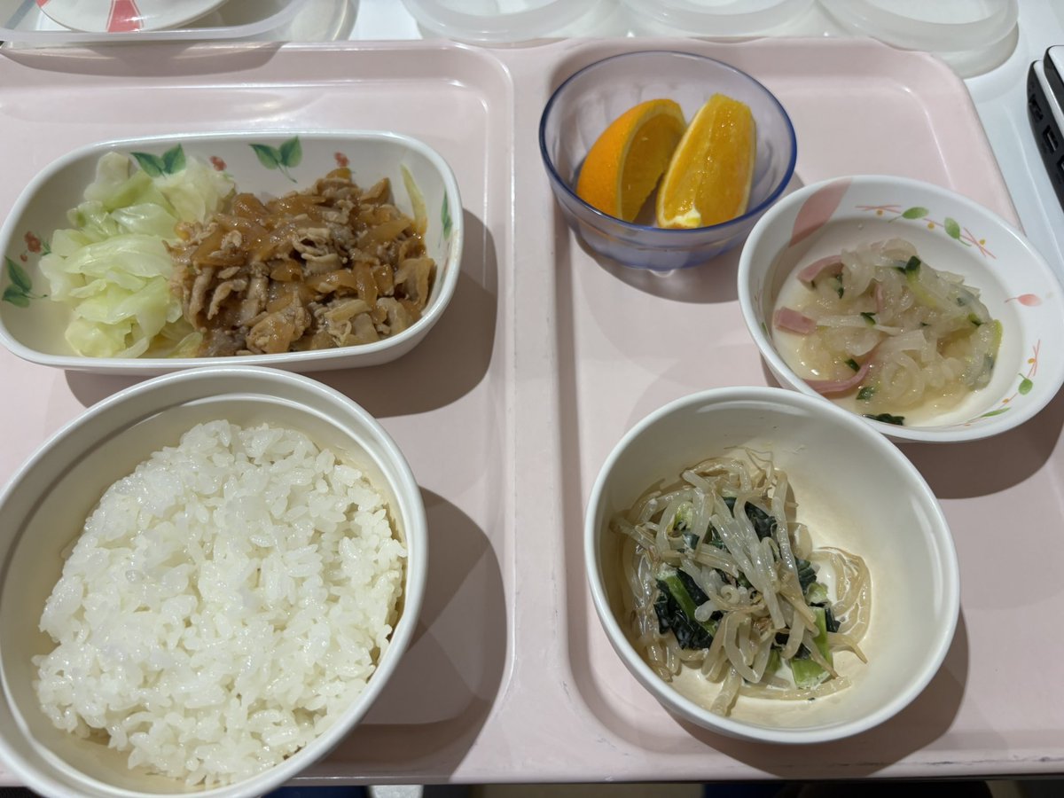 今日のディナー

オレンジ最高〜😀

8割食べました〜😃

＃ディナー
＃オレンジ