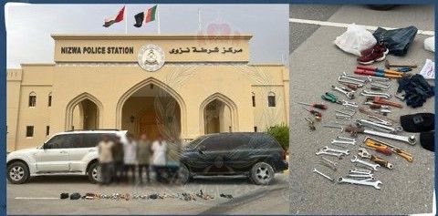CeeN_OMN's tweet image. Dakhliyah Governorate Police Command apprehended six foreigners for stealing cables and electrical wires from multiple locations. Legal procedures are underway. 

#RoyalOmanPolice
#Oman