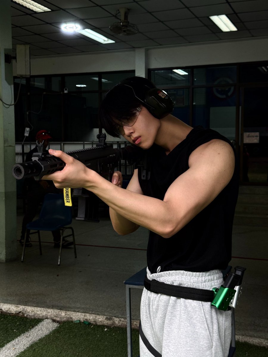 dunknatachai's tweet photo. Two chopper, 200 shots, bang https://t.co/6PicGKCVNX
