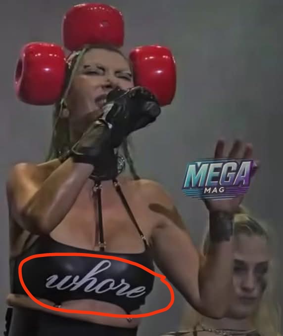 Sanatçı dediğin topluma örnek olur soytarılık yapmaz. Bu şarlatandan olsa olsa kendi deyimiyle fahişe olur. 
#handeyener #fahişe