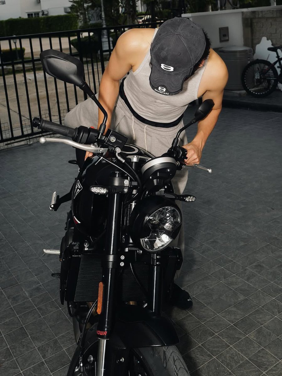 checn's tweet image. Stepping into the shoes of Captain Jade means going all in—so here’s my newest partner in the journey, a motorbike built for the thrill.