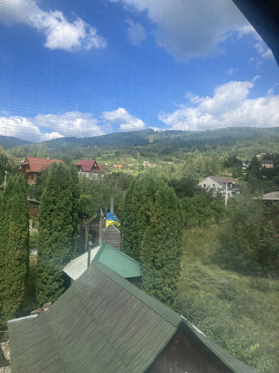 Не можу говорить, я в горах 🙂‍↔️🙂‍↔️