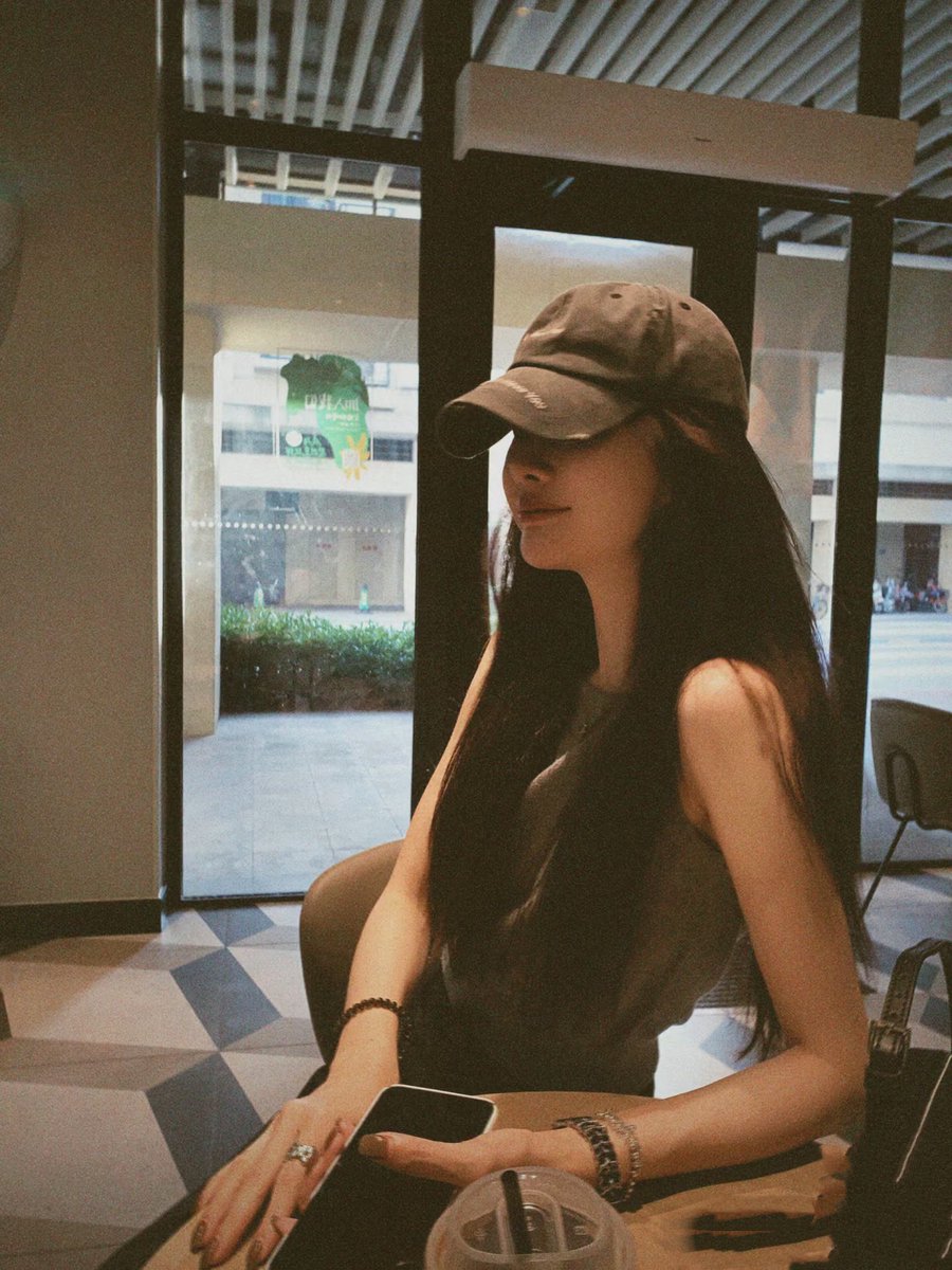 把自己灌醉，给别人机会
嘿嘿，今晚深圳有情侣或者帅哥哥出来喝一杯聊聊天吗