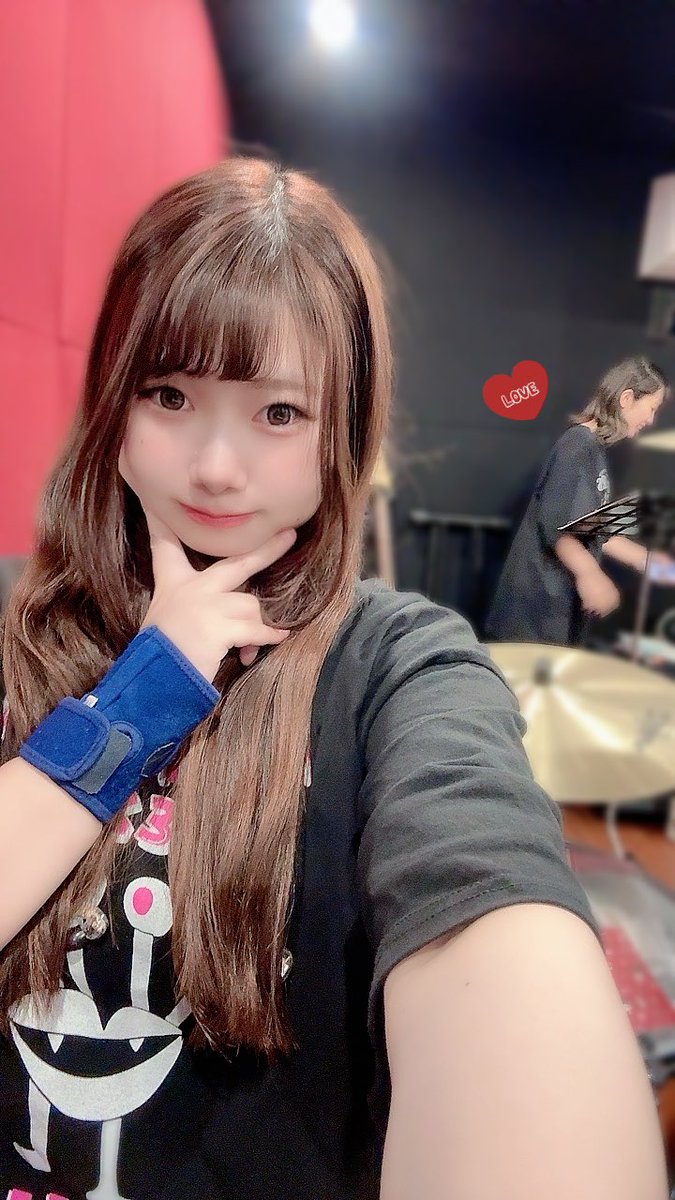 今日は朝からてことん頑張ったよ🐰

【山口百恵】『ひと夏の経験』演奏してみた⑦

youtube.com/shorts/M24rnYn…

#70s  #showa #山口百恵 #ベース #ドラム #弾いてみた #叩いてみた #芋imo #ガールズバンド