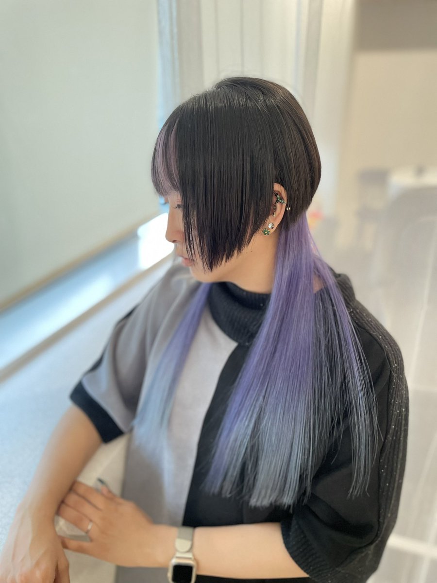 miooolive's tweet photo. JISOOオンニのカラーとNAOKOと迷って青紫色にしたら奇跡のグラデーション誕生日したんだが…？？？？？
ちなみに最後は前髪インナーブリーチをしたらイワトビペンギンになった我也 https://t.co/TBDDUkiyzm