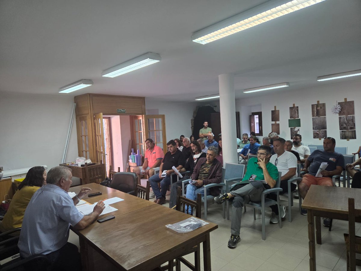 Hoy estamos en Porto #Zamora, una de las zonas que más gravemente han sufrido el ataque de los incendios forestales. Estamos con ganaderos que han vivido unas semanas terribles, luchando en primera línea y sufriendo graves pérdidas en sus pastos. Ellos y ellas merecen todo