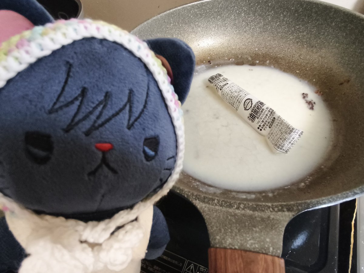 シェフ🐱💬  きょうは ばちばちあちち です。
そろそろ しろいこなを かってこなくてはなりません。
