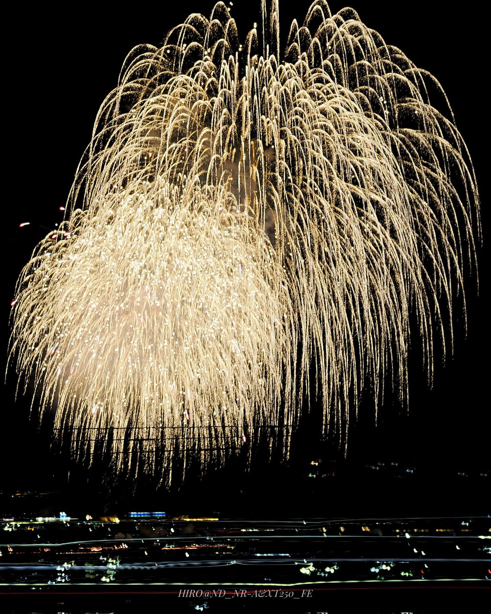 HIRO_JO3WGV's tweet image. 2025.08.15.Fri.🎇 
#花火撮影 🎆📷✨ 
#fireworkphotography 
#fireworksphotography 
#firework #fireworks #花火 
#omsystemom1 📷  #om1 📸 
#mzuiko12100mm #om写真投稿 
#単焦点レンズの世界 #om花火写真     instagram.com/p/DN0DZ4f4hKq/…