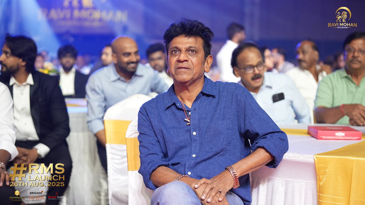 nammavar11's tweet image. என்ன மனுஷன்யா இவரு

இங்க இருக்கற Heroes கூட இவருக்கு இருக்கற bonding

யாரையும் விட்டு கொடுக்காம வந்துருறாரு இந்த மாறி events ku

@NimmaShivanna
#shivarajkumar
#KamalHaasan