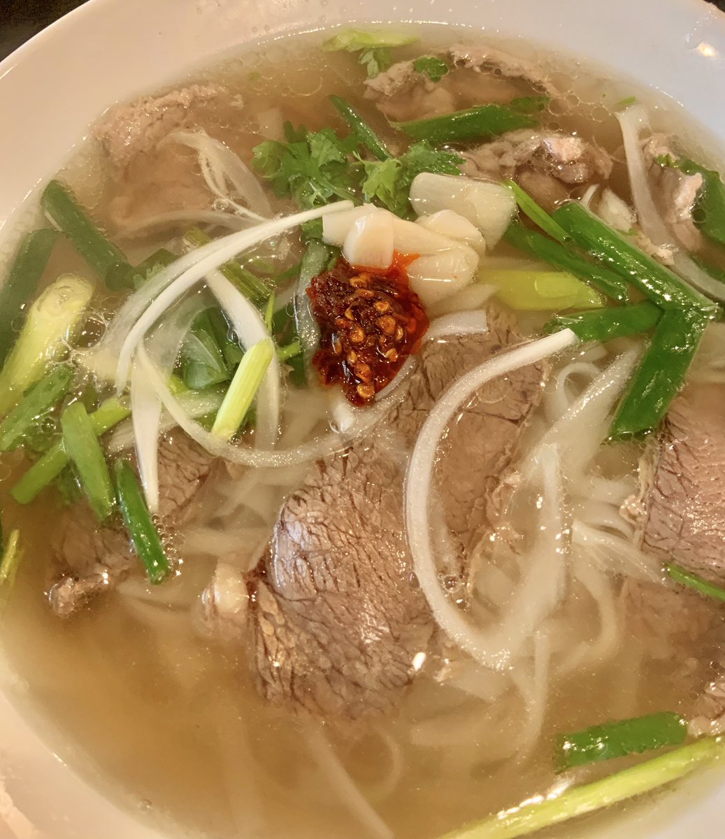 KIN_G_OF_KINGS's tweet photo. 映画　#アズワン 公開記念！
#星と翼のパラドクス 界の因習
#星翼ラーメンバトル　とはこうやるのです！😤

ホァングンの牛肉フォー！🍜😋✨ https://t.co/I58rCby98d