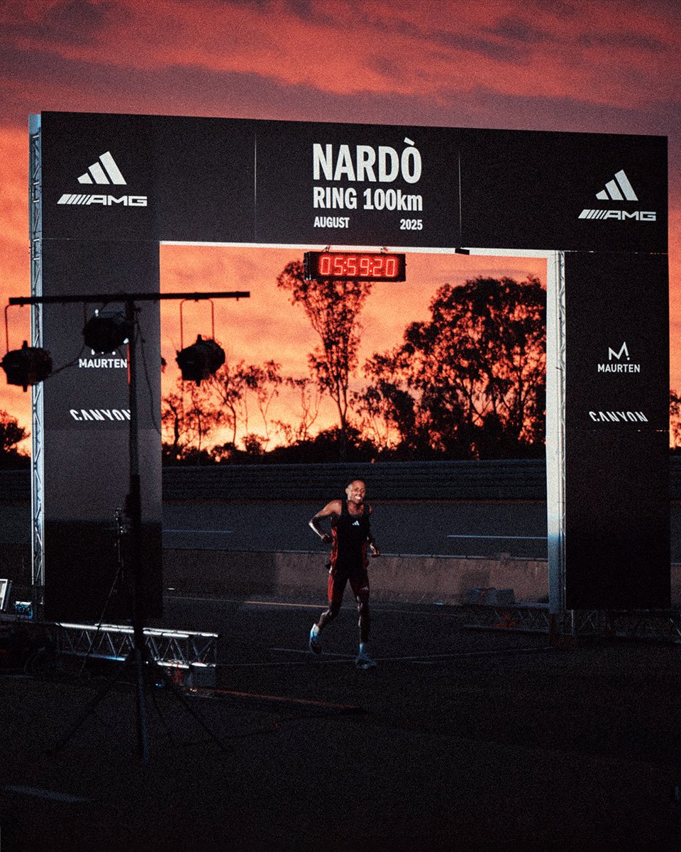 David Kappel (@kappilinho) on Twitter photo ๐ก๐ข ๐๐ก๐, ๐๐จ๐ฆ๐ง ๐ฅ๐ฆ๐ ๐ฟ๐ฆ
South African runner Sibusiso Khubeka became the first human to run 100km in under 6 hoursโผ๏ธ
He took 6 minutes and 15 seconds off the previous record, setting an unofficial world record of 5:59:20.
This is incredible! Let's make some noise, ๐ก๐ข ๐๐ก๐, ๐๐จ๐ฆ๐ง ๐ฅ๐ฆ๐ ๐ฟ๐ฆ
South African runner Sibusiso Khubeka became the first human to run 100km in under 6 hoursโผ๏ธ
He took 6 minutes and 15 seconds off the previous record, setting an unofficial world record of 5:59:20.
This is incredible! Let's make some noise,