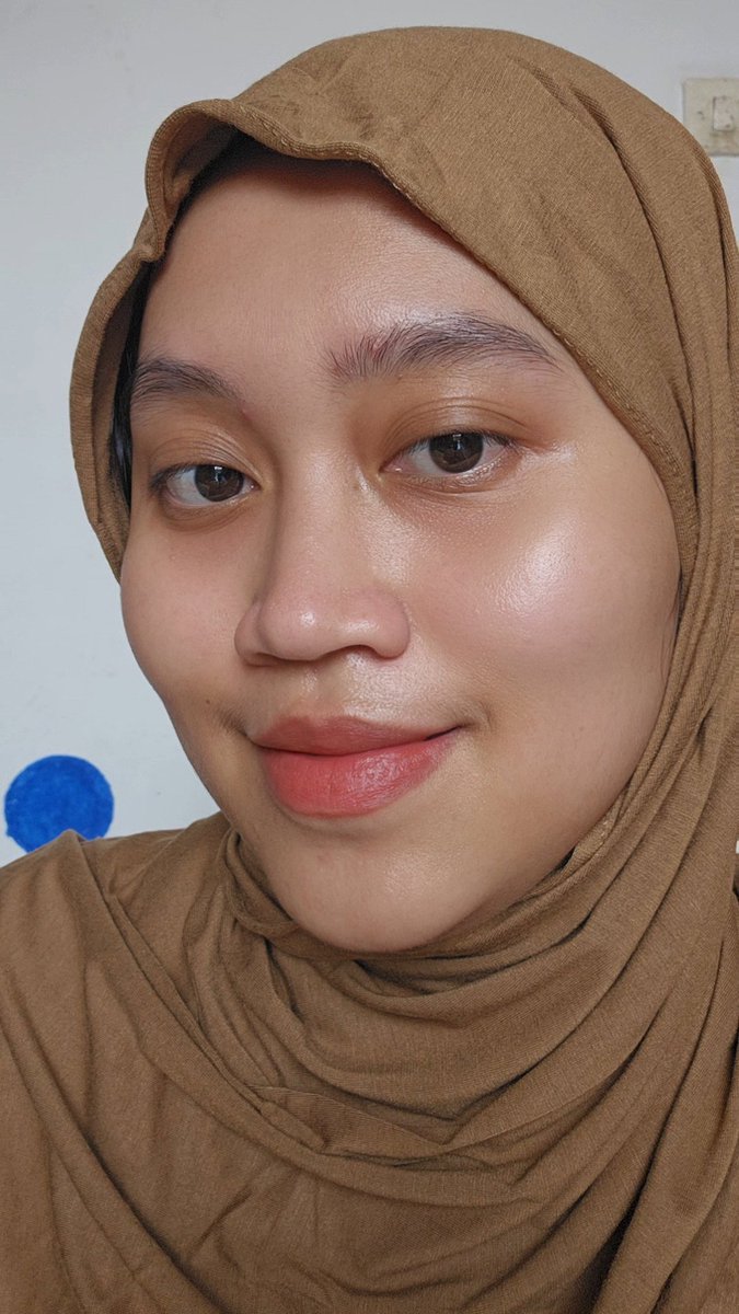 sejauh ini masih jadi best sunscreen for sensitive skin 🤝

duo ss ini serupa tapi tak sama, jangan salah ya! 👀