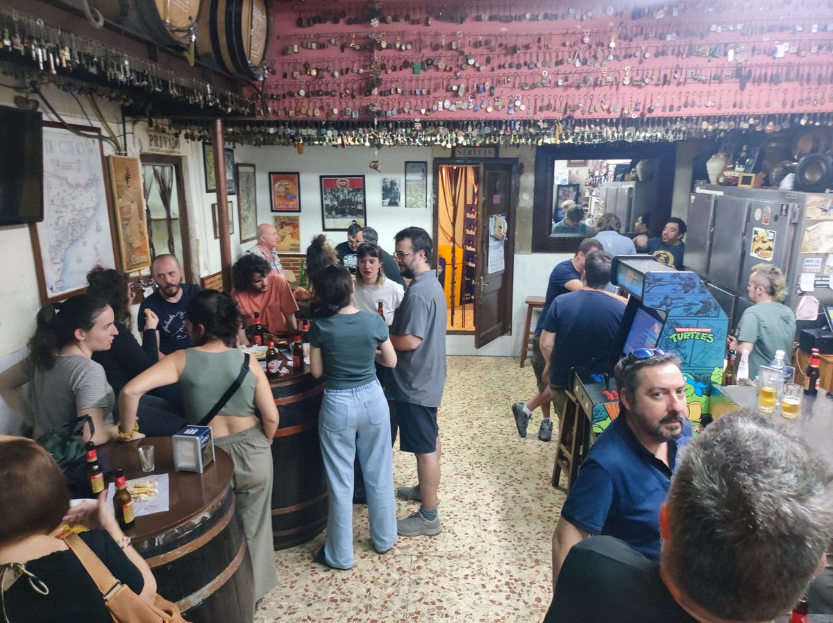 Bueno, bueno, bueeeeeenooooo!
Que hoy volvemos a la carga. Nueva temporada, pilas recargadíssssimas y por encima de todo, muchas ganas de veros. En el horario de siempre y en el lugar de siempre.
Se os quiere, familia 🐽❤️🐽