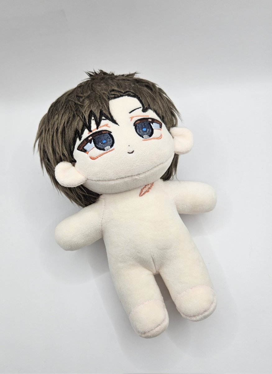 #수제솜인형
#自作ぬい 
커미션으로 들어온 괴출 최요원님 제작완료~ 속눈썹테두리를 오랜만에 작업했는데 까다롭지만 완성하면 또렷하니 예뻐서 좋습니다