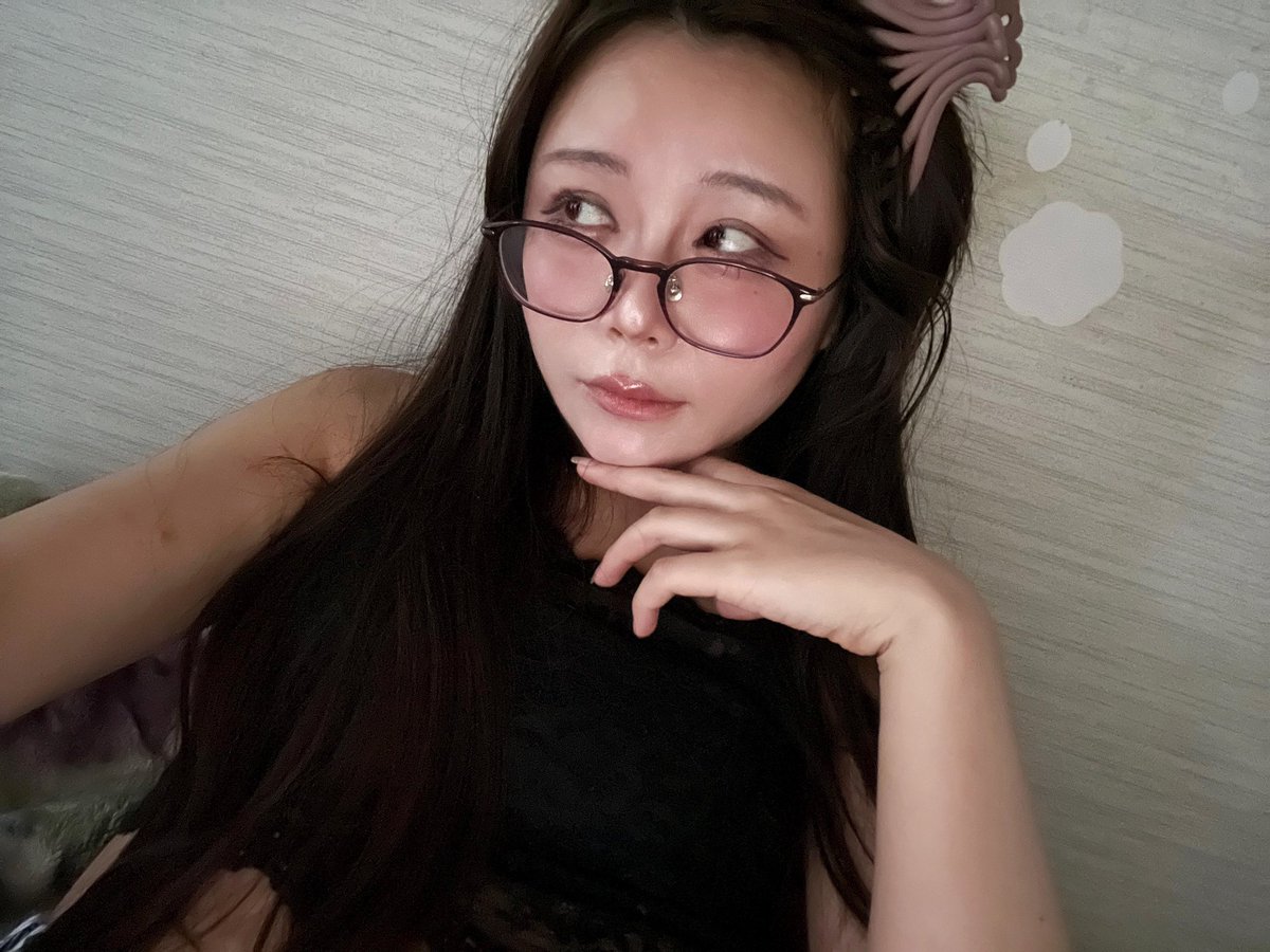 風邪ひいてから肌荒れしててあげられる写真がない。元気だった頃の私、もどってきてほしい。

にしても最近平成ギャルを期待されることが多い、なんで...？(自認としてはそんなことはないので謎)