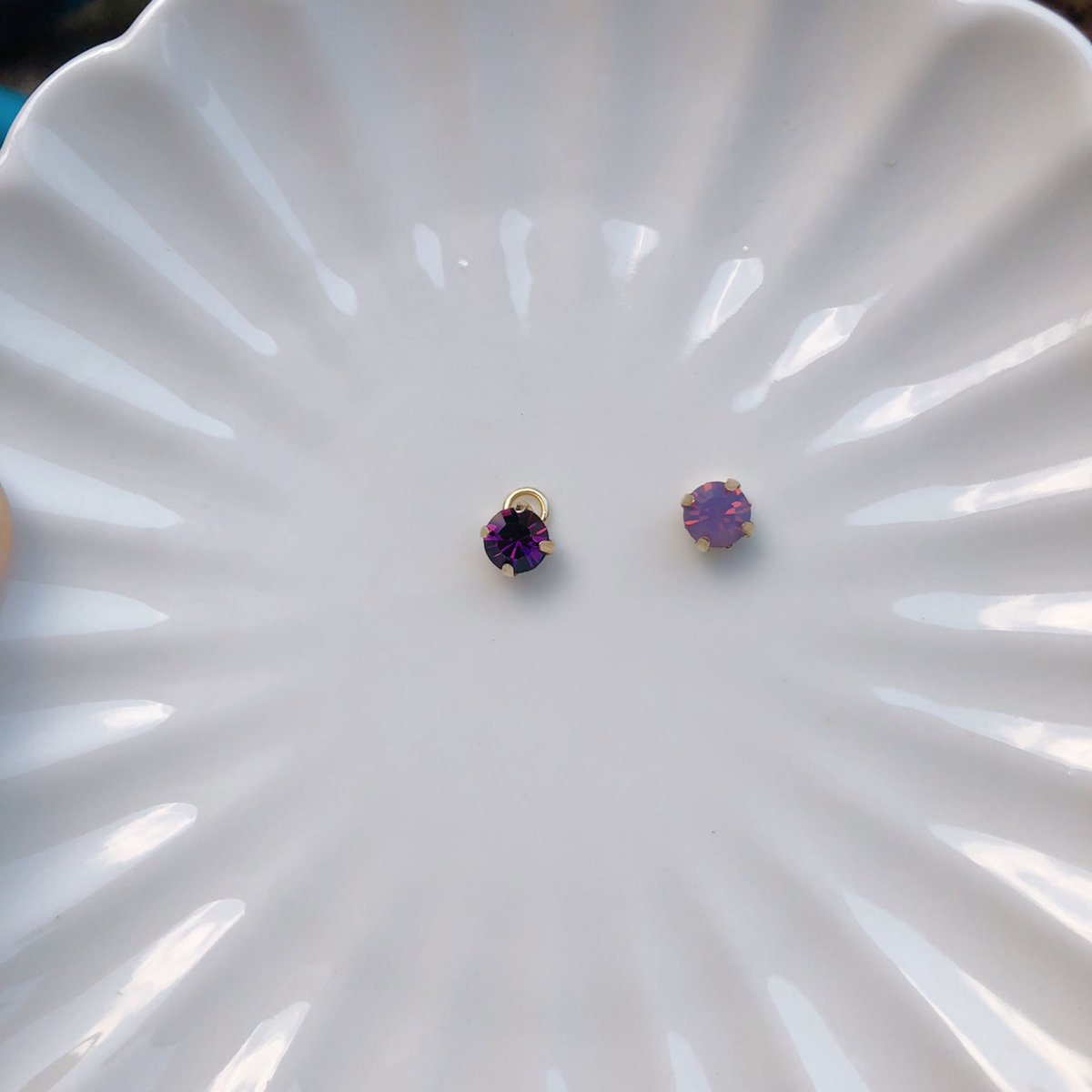 どっちが泰親さんぽいかな…🤔

両方ともお色はアメジスト。
左はクリア、右は少し淡色でスモークがかった？感じのお色。