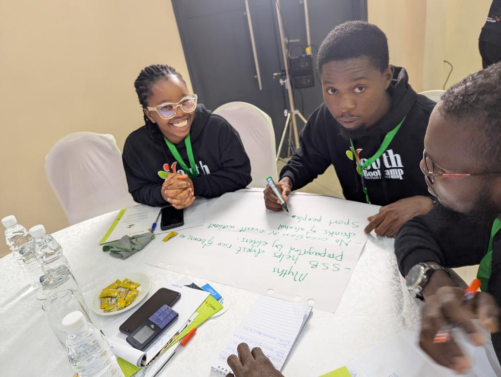 HealthyFood_NG's tweet photo. Day 3 of the #FoodJusticeBootcamp opens with the Food Story Circle. #HealthyFoodPolicy https://t.co/eVaqfs3Awj