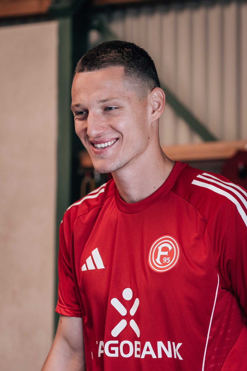 f95's tweet photo. Rot & Weiß steht ihm 🤗
#f95 | 🔴⚪️ | #Celar https://t.co/1XSRheHXD8