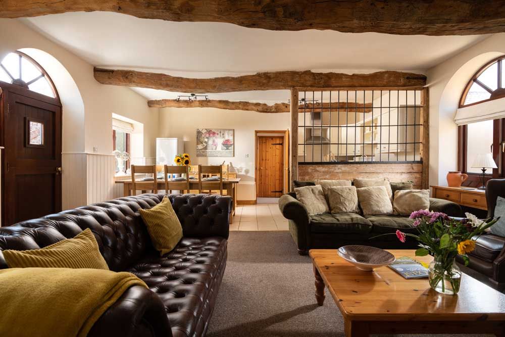 TheHolidayCots's tweet image. ✨ The Stables at Turnstead Cottages ✨

The Stables is a beautifully converted, single-level cottage that welcomes dogs and can sleep up to 11 guests when booked together with The Granary. 🐾🏡

🛏️ Sleeps 11
theholidaycottages.co.uk/norfolk/17766

#Cottages #DogFriendlyStay #CountrysideEscape