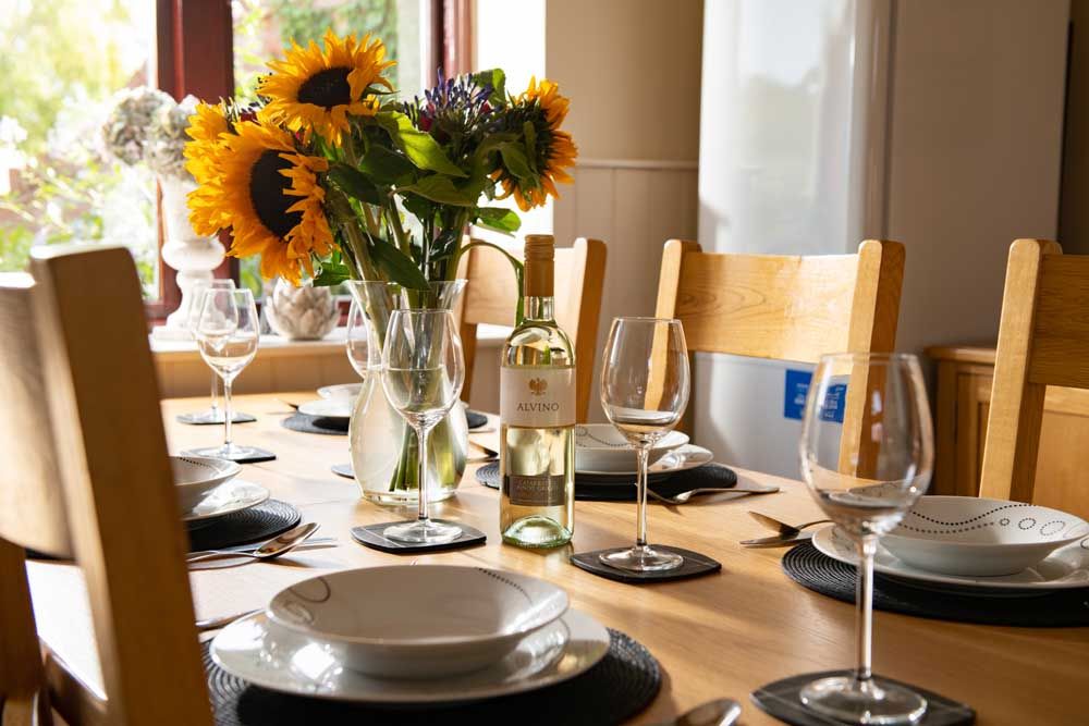 TheHolidayCots's tweet image. ✨ The Stables at Turnstead Cottages ✨

The Stables is a beautifully converted, single-level cottage that welcomes dogs and can sleep up to 11 guests when booked together with The Granary. 🐾🏡

🛏️ Sleeps 11
theholidaycottages.co.uk/norfolk/17766

#Cottages #DogFriendlyStay #CountrysideEscape