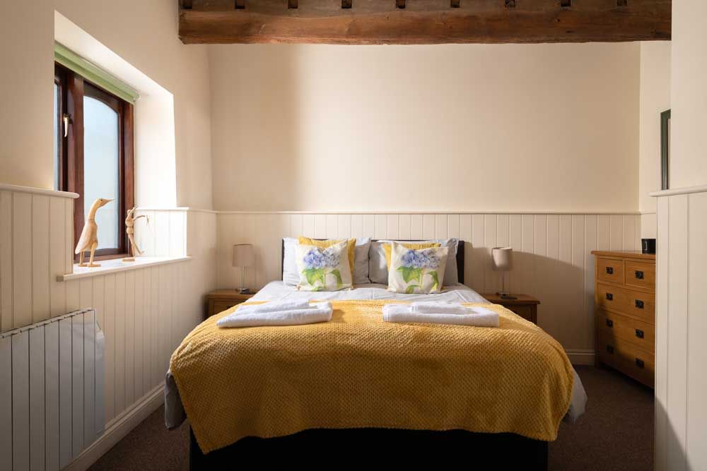 TheHolidayCots's tweet image. ✨ The Stables at Turnstead Cottages ✨

The Stables is a beautifully converted, single-level cottage that welcomes dogs and can sleep up to 11 guests when booked together with The Granary. 🐾🏡

🛏️ Sleeps 11
theholidaycottages.co.uk/norfolk/17766

#Cottages #DogFriendlyStay #CountrysideEscape