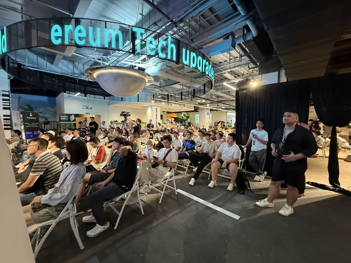 0xchewieee's tweet image. 刚过的周末去了趟深圳,参加了 @Ethtao_Ethtao、@OpenBuildxyz 和 @0xSZUBA 联合举办的 ETHSZ!
活动现场特别热闹,来了好多 builders 和学生,也跟不少业内朋友、EF 的小伙伴们交流,收获满满!
✨ 这周末的另一个高光就是和 Arbitrum 大使们聚餐啦!
@MaraCakeHotSale @captain_kent @timbro_bro…