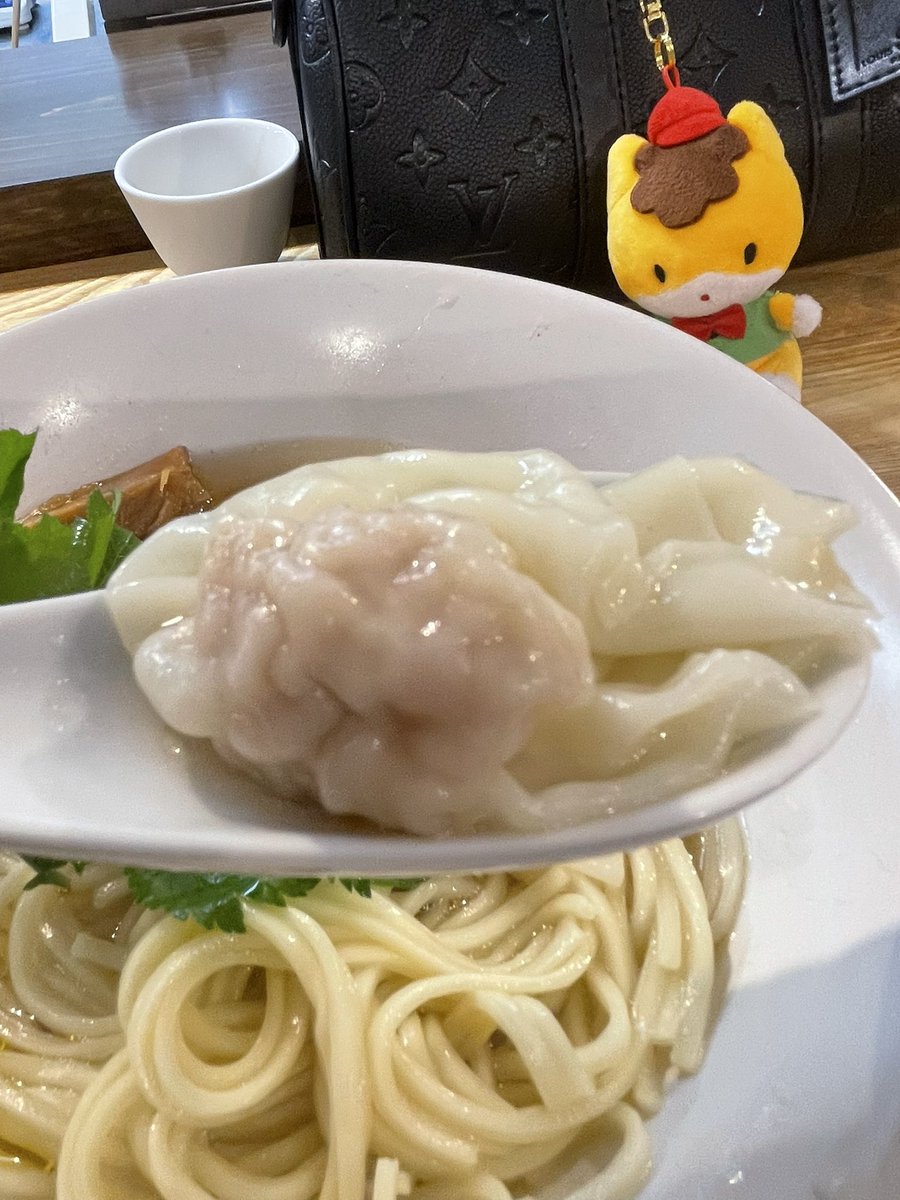 10919Cecil's tweet photo. 🍜 自家製麺 くろ松
　【群馬高崎市】
　特上中華そば（松）　白醤油

繊細なスープに最高の出汁🤤
あとのせの海苔遅くて写真
間にわなかった🙇
この海苔がまじ美味い！
喉越しいい麺も全て最高！
接客も仕事も一つ一つが丁寧🍜
家系みたいに海苔周りにトッピングしよ笑 https://t.co/biu10AOjx6