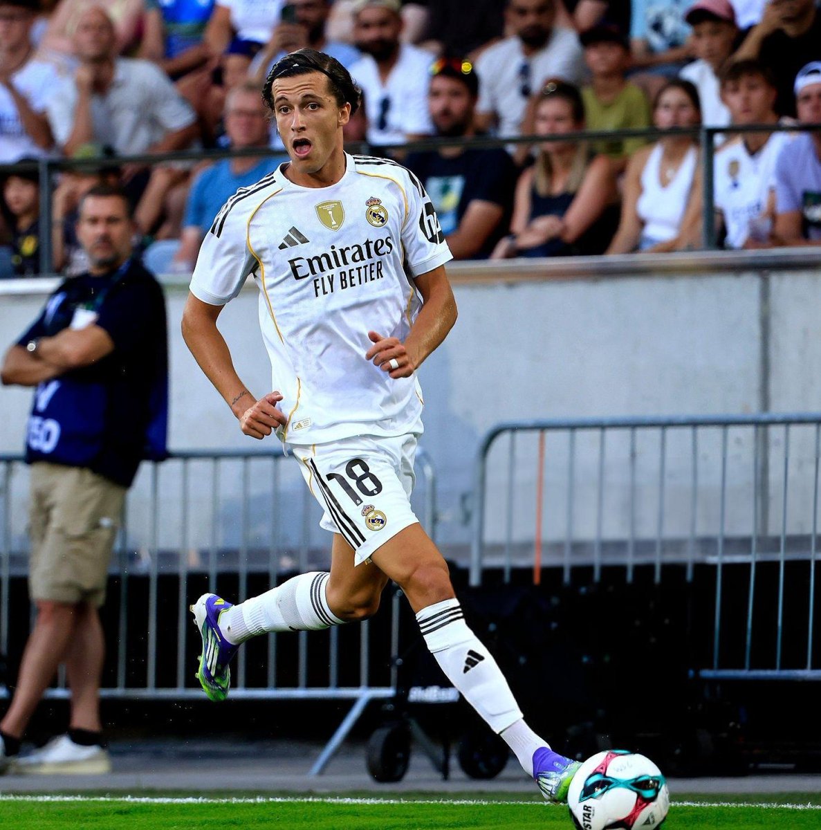 (fan) REAL MADRID FANS 🤍 tweet media