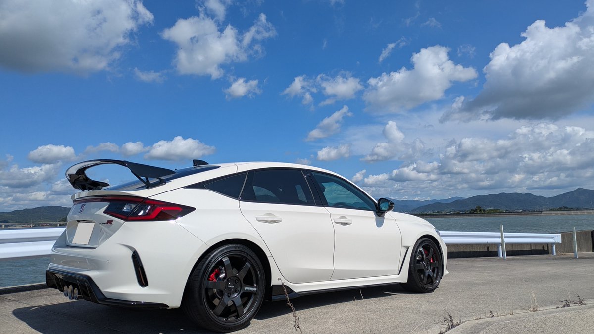 シビックタイプR、S660から乗り換えだと空気運んでる感が気になっていたけど、慣れたら余剰スペースが心の余裕にもなってきた気がする。