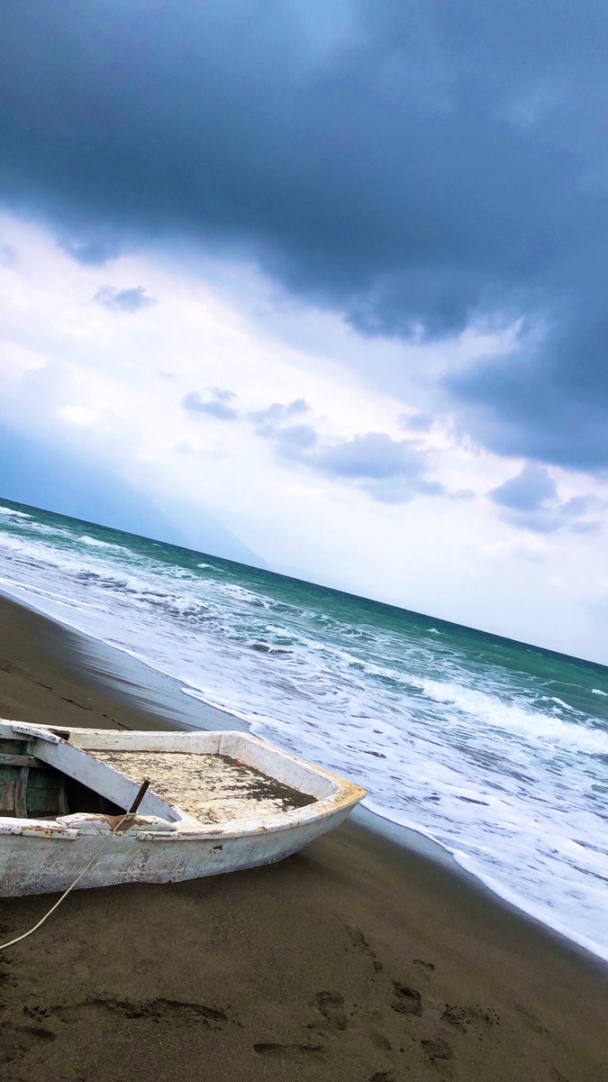 Sevgitasss's tweet image. Biraz nefes almaya geldim.