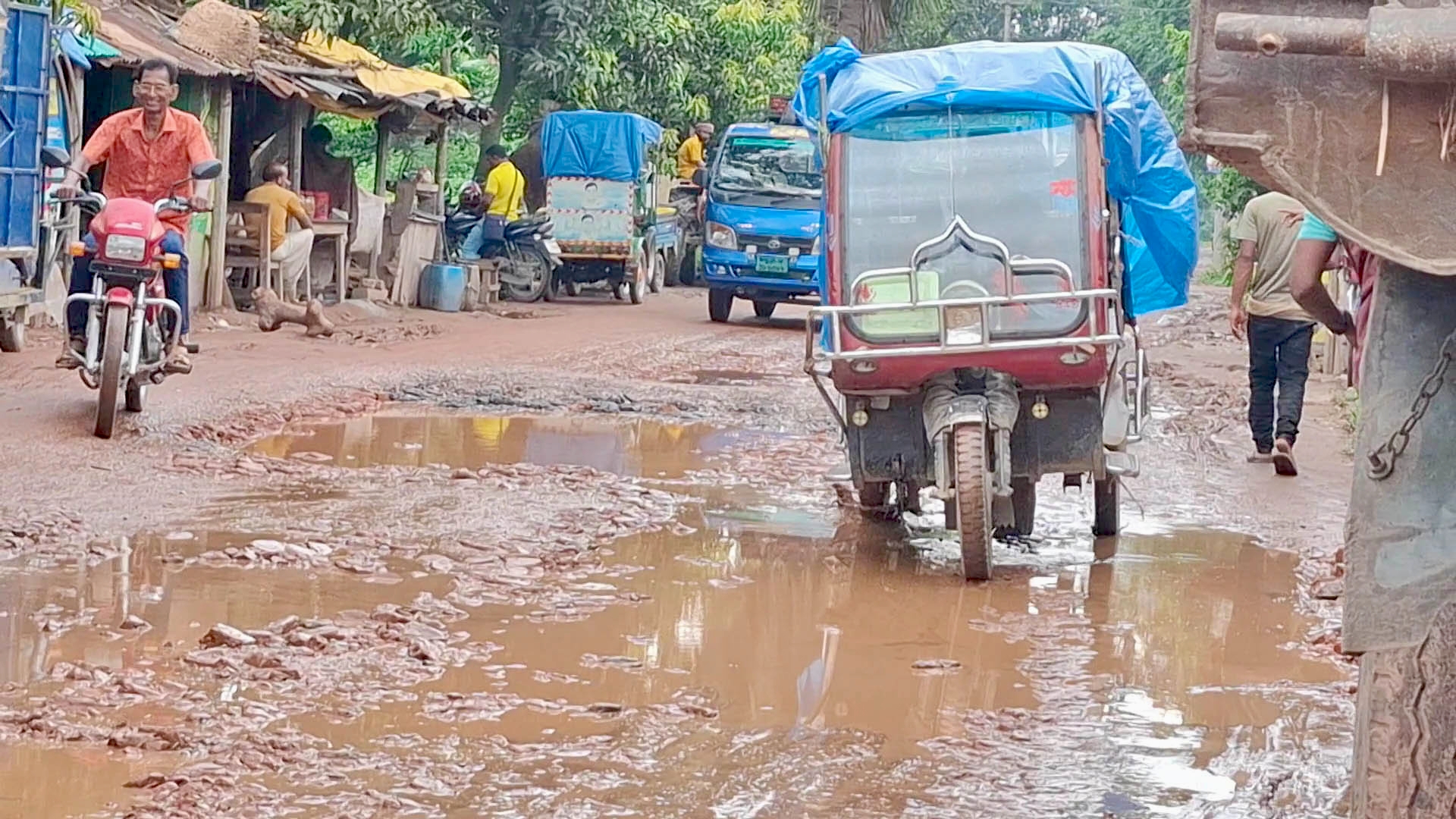 ৩ বছরেও ক্ষতিপূরণের টাকা পাননি ক্ষতিগ্রস্তরা, থমকে আছে কাজ