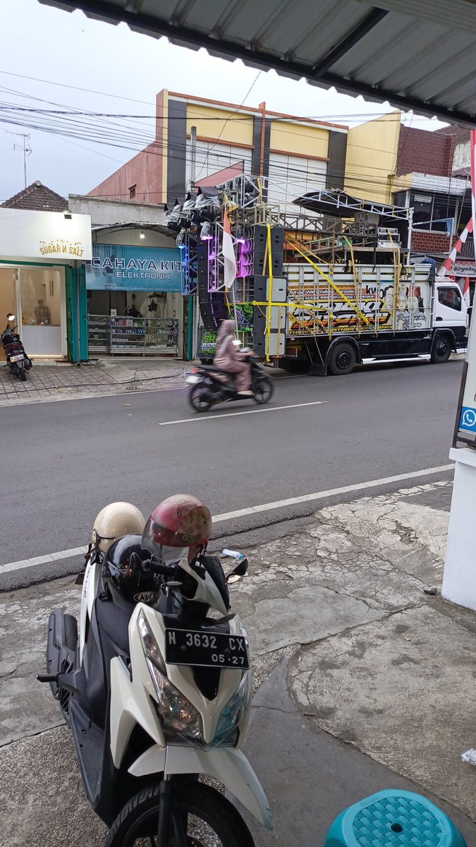 risky_hima's tweet photo. @infobatu @infomalang mintol min aku budeg, share ng polres area bumiaji kota batu ndukur e hotel purnama https://t.co/NdNFUS6Odu