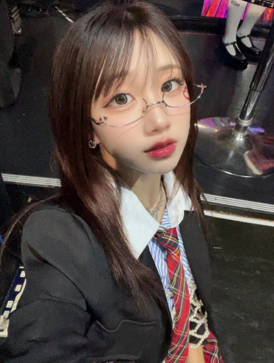 mina_FlaP's tweet image. こんばんは〜🫶💖
メガネ女子🥸です！！！！！

このメガネ不思議な形してるんだよ〜👀