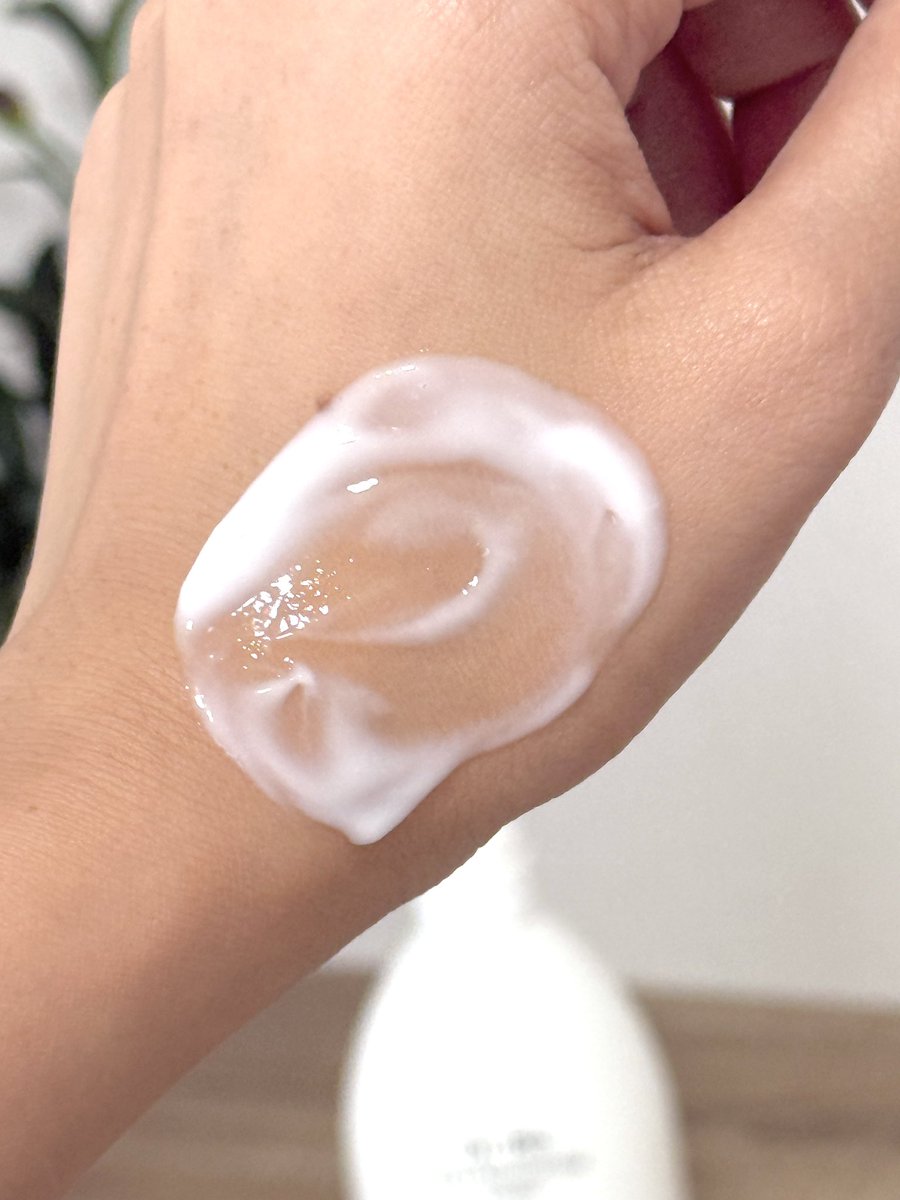 🧴เจอโลชั่นที่เลิฟมาก! Dr.Bio Eco Moisturizing Lotion เนื้อบางเบา ซึมไว ไม่เหนียวเลย 💦 แต่ให้ความชุ่มชื้นแบบยาวนานสุด ๆ ผิวแห้งแค่ไหนก็เอาอยู่ แถมอ่อนโยนจนเด็กก็ใช้ได้  ทาแล้วผิวนุ่มชุ่มชื้นตลอดวัน ไม่ต้องคอยเติมบ่อย ๆ ใครหามอยส์เจอร์ดี ๆ