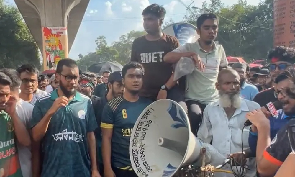 তিন দাবিতে শাহবাগ অবরোধ করলেন বুয়েট শিক্ষার্থীরা