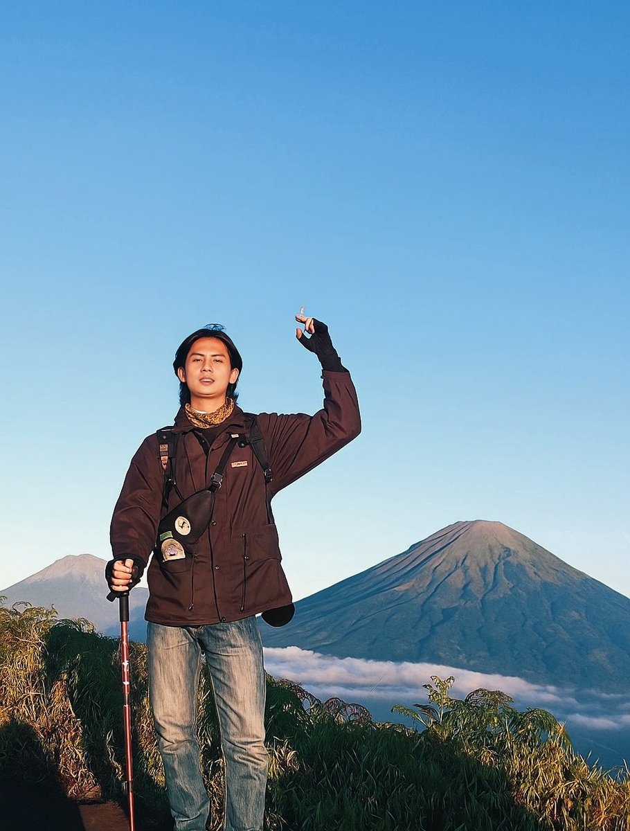 "Menatap puncak, merayakan langkah."

📍Gn Bismo - Wonosobo Jateng