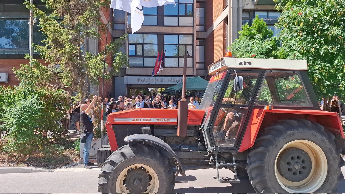 12h došli paori da podrže ... #novisad skup kod FF