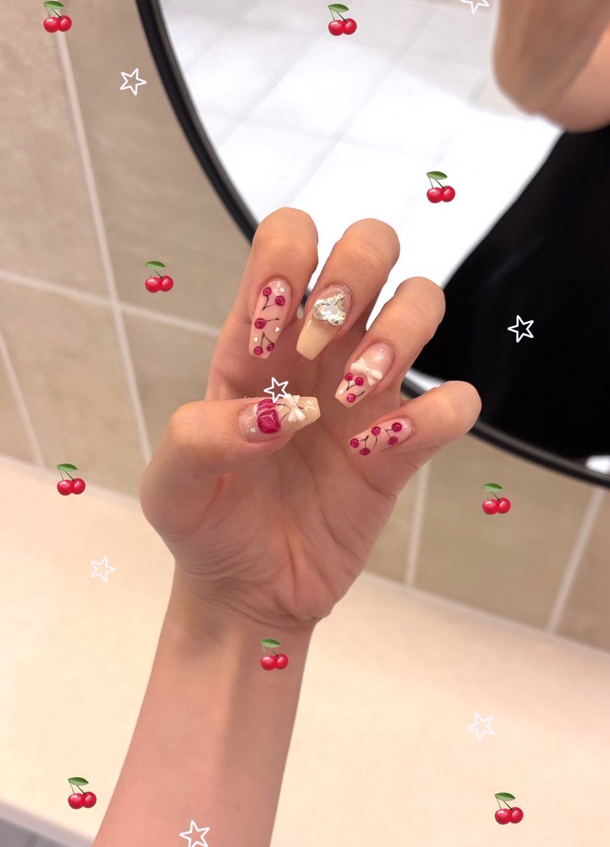 激カワmikkocafe💛💕と激カワさくらんぼネイル🍒💅✨を見てください\(＞ω＜)/💘💘
