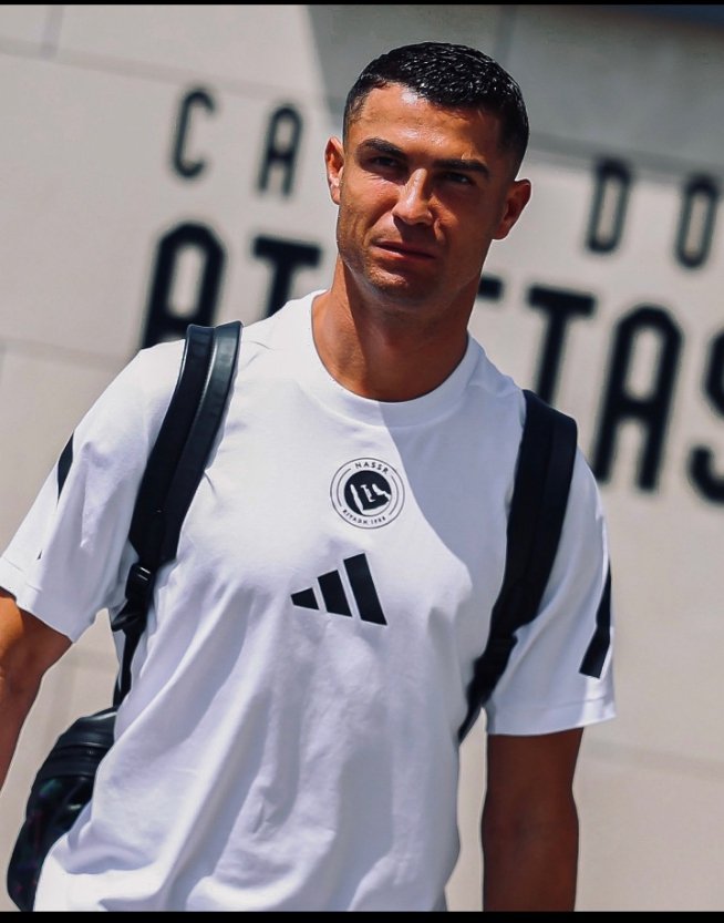 Cristian_0CR7's tweet photo. @Cristiano #CR7 #Launchpad #Ad @zhusu https://t.co/b24g9RrQkW