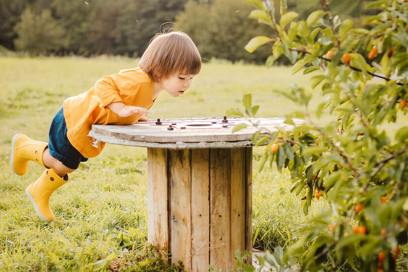 Ser niño en un mundo de prisas: por qué los adultos deberíamos bajar nuestro ritmo y respetar el de nuestros hijos bebesymas.com/p/156802