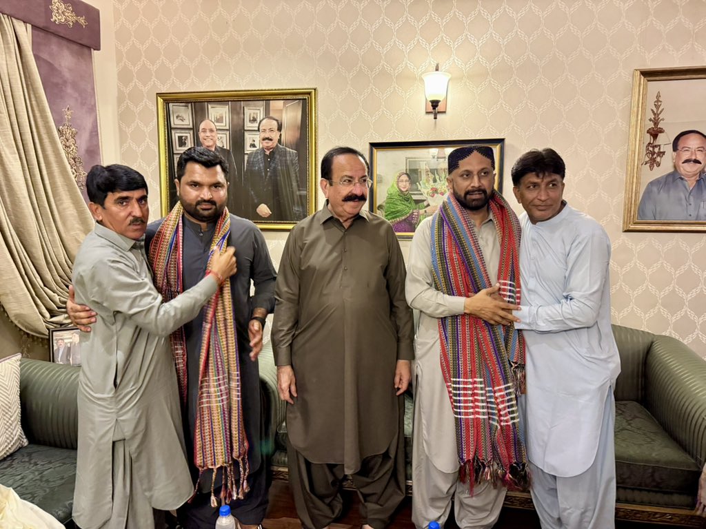 Ayaz Buriro (@ayazburiroppp) on Twitter photo Congratulations to <a href="/AajizDhamrah/">Sen Aajiz Dhamrah</a> Sb for Appointed PPP President Hyderabad Division and Ghiyanchand Issrani for Appointed PPP GS Hyderabad Division 🇱🇾
<a href="/BBhuttoZardari/">BilawalBhuttoZardari</a> Congratulations to <a href="/AajizDhamrah/">Sen Aajiz Dhamrah</a> Sb for Appointed PPP President Hyderabad Division and Ghiyanchand Issrani for Appointed PPP GS Hyderabad Division 🇱🇾
<a href="/BBhuttoZardari/">BilawalBhuttoZardari</a>